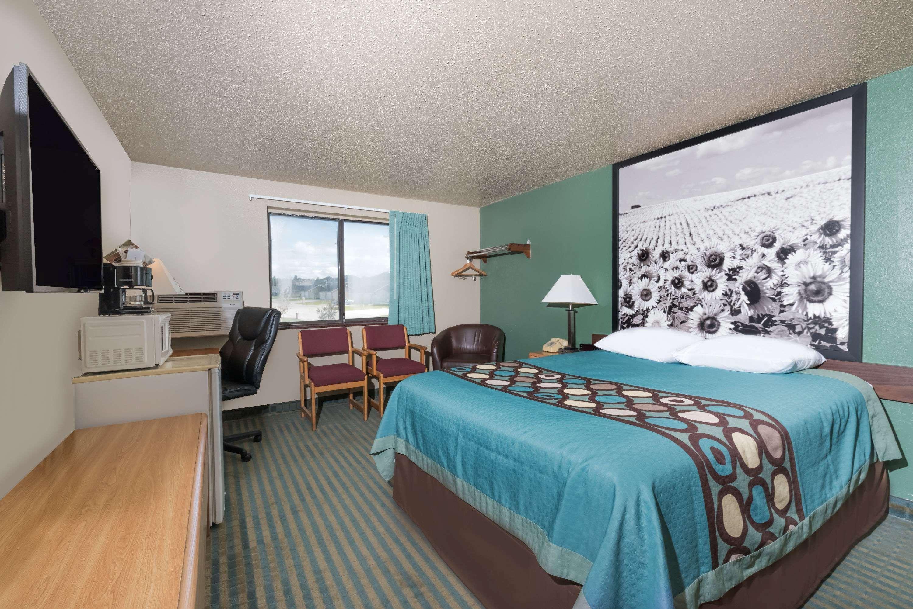 Super 8 By Wyndham Devils Lake Exterior photo