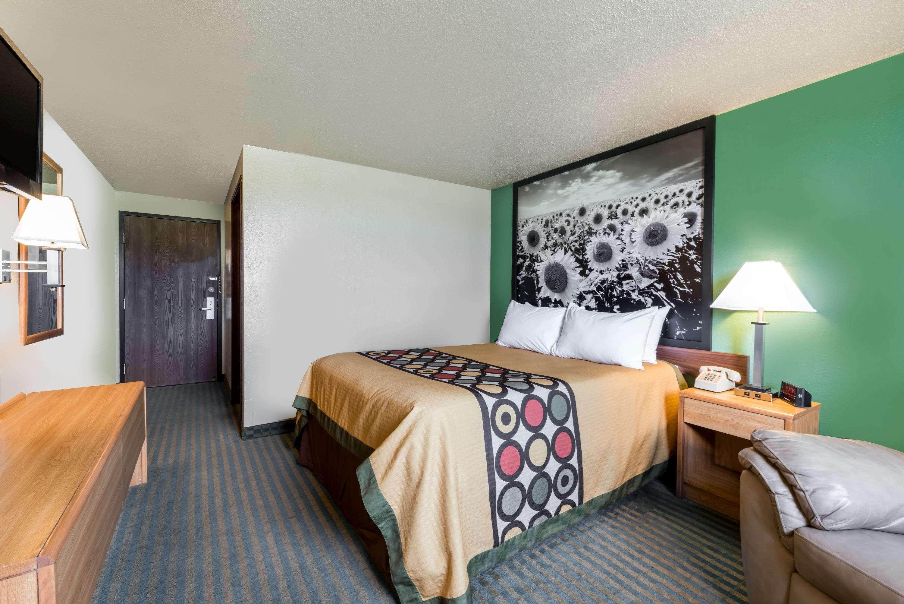 Super 8 By Wyndham Devils Lake Exterior photo