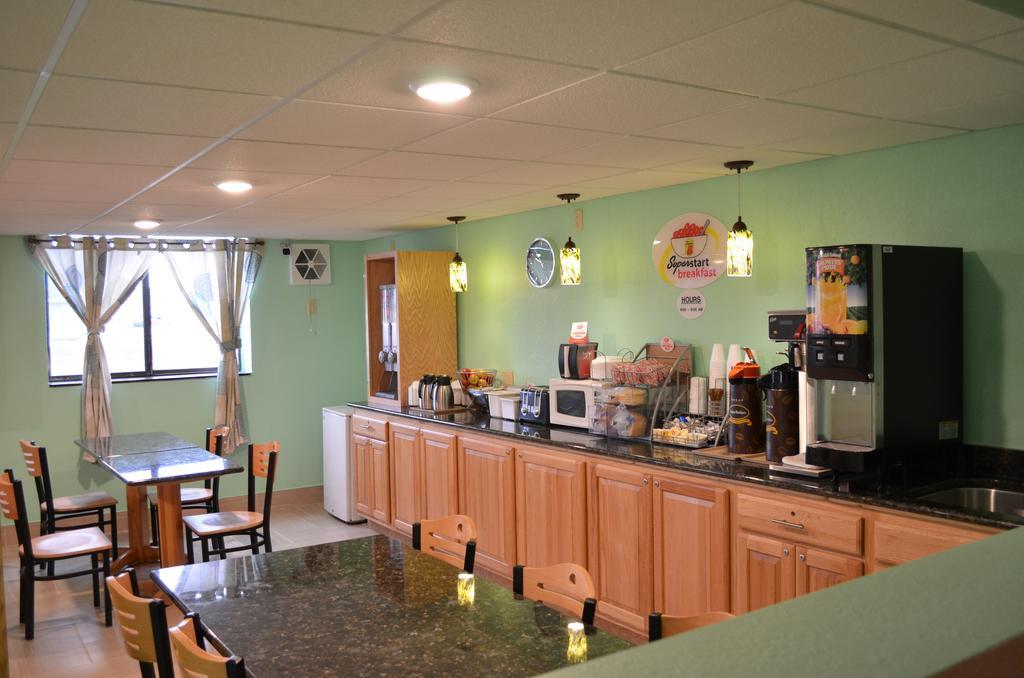 Super 8 By Wyndham Devils Lake Exterior photo