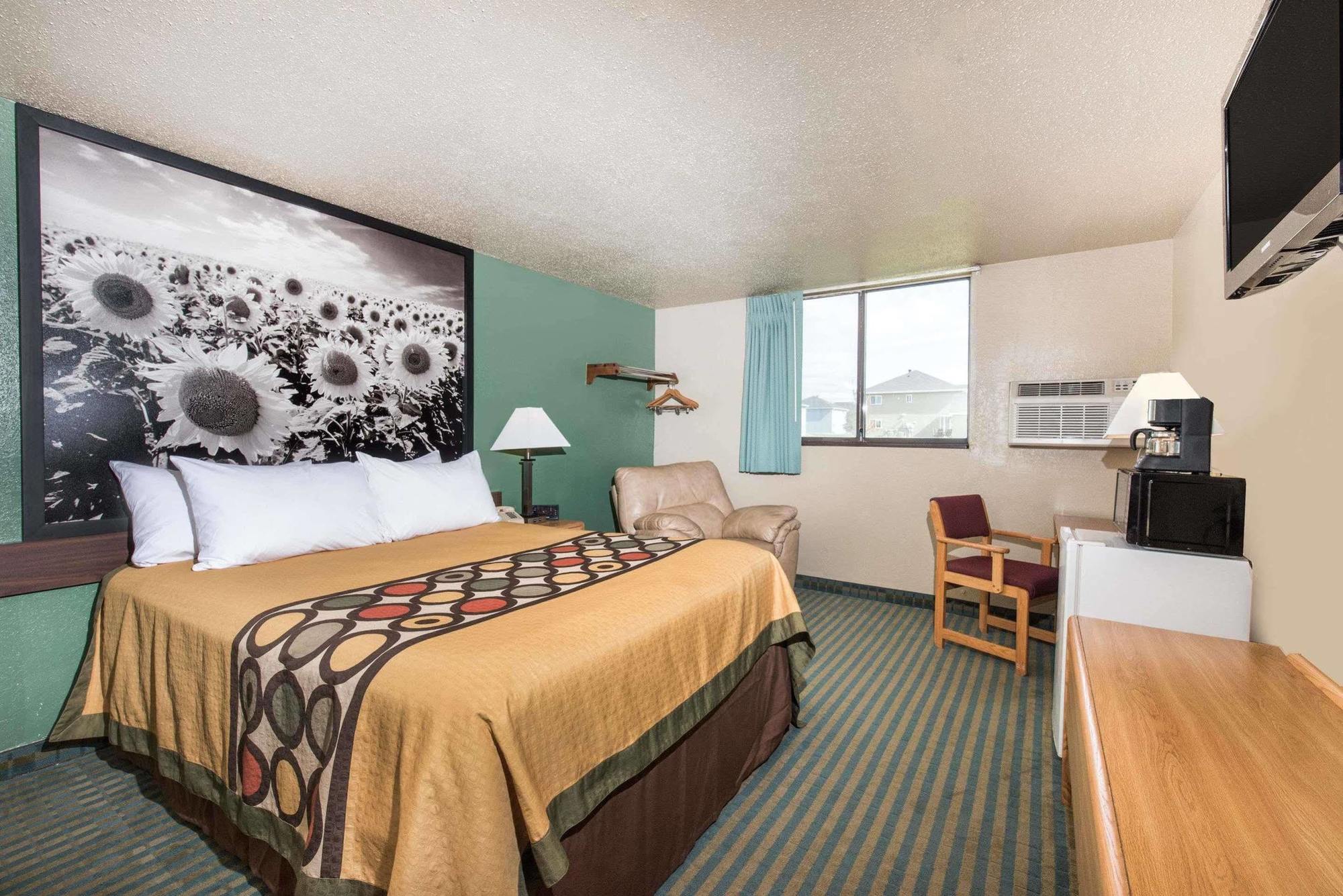 Super 8 By Wyndham Devils Lake Exterior photo