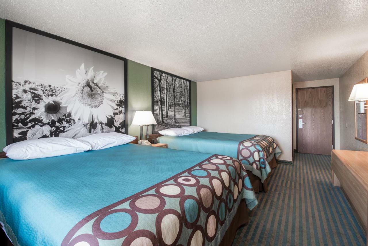 Super 8 By Wyndham Devils Lake Exterior photo